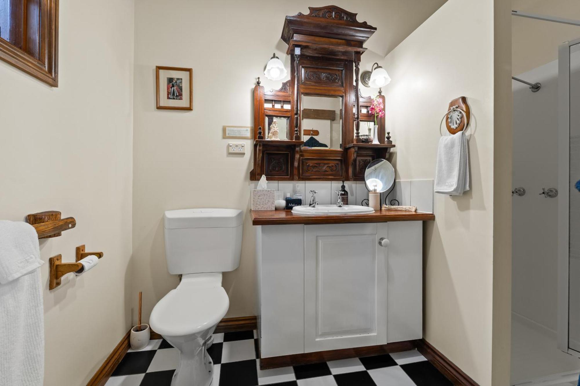 Rosella Room